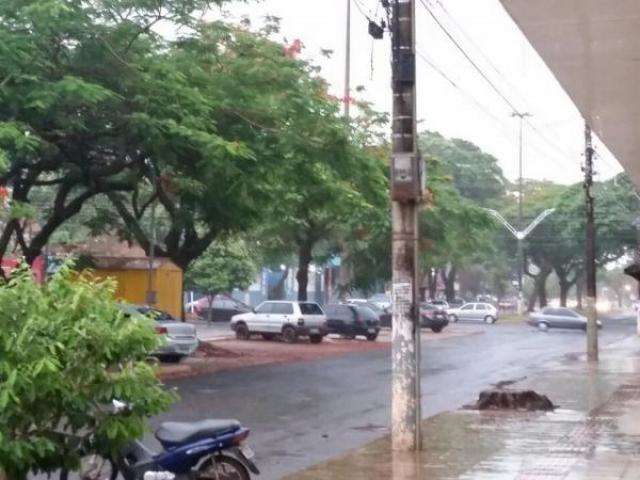Chuva traz al&iacute;vio ap&oacute;s estiagem de 22 dias em Dourados e regi&atilde;o