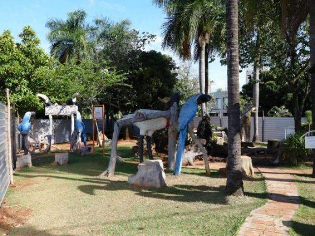 Pra&ccedil;a com homenagem a Manoel de Barros passa por revitaliza&ccedil;&atilde;o na Capital
