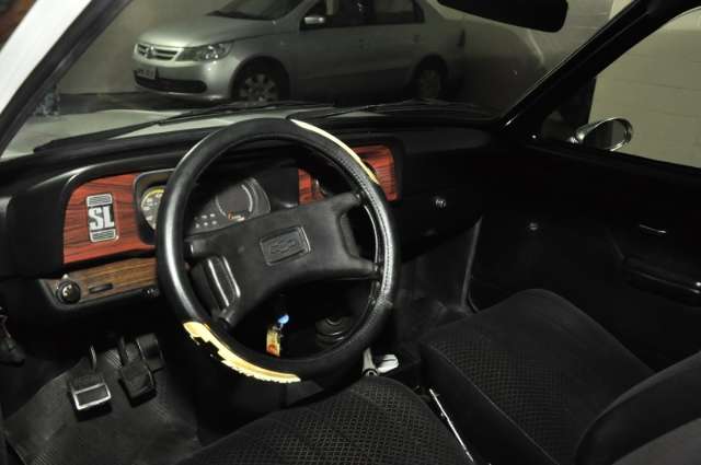 Gratid&atilde;o faz propriet&aacute;ria trocar carro moderno por reforma de Chevette 79