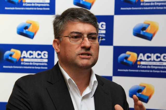 Ministro defende menos impostos para impulsionar micro empresas
