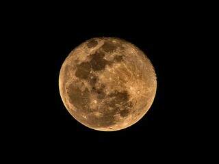 Lua cheia em alta performance vai marcar a primeira noite do ano. (Foto: Marcos Ermínio)