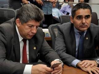Deputados Lídio Lopes (PEN) e Herculano Borges (SD) durante sessão (Foto: Victor Chileno/ALMS)