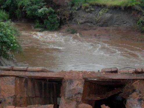 Obra da ponte sobre o c&oacute;rrego Santa Tereza deve ser feita em quatro meses