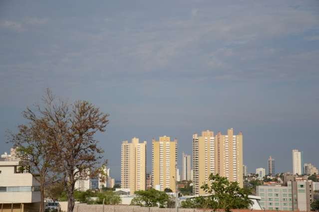 Sexta-feira amanhece com temperatura amena e previs&atilde;o &eacute; de temporal