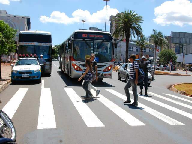  No 1&ordm; dia, 21 s&atilde;o multados e 2 t&ecirc;m CNH recolhida por amea&ccedil;ar pedestre