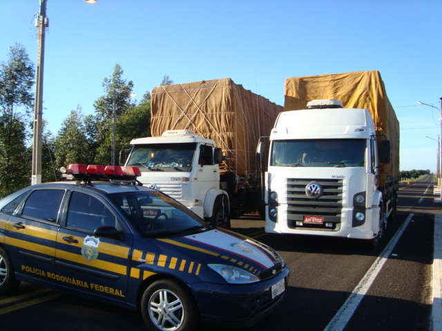  Apreendidos 2 caminh&otilde;es com cigarros paraguaios que seguiam para MT