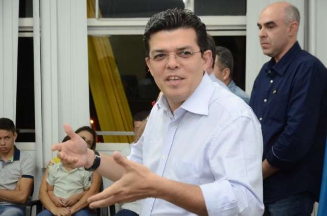 Gilmar Olarte discute com comerciantes reforma do Mercad&atilde;o Municipal