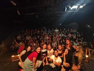As comediantes tiraram foto com a plateia lotada (Foto: Jhenifer Rocha)