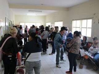 No sábado, população lotou e enfrentou longas filas nas salas de vacina (Foto: Fernando Antunes/Arquivo)