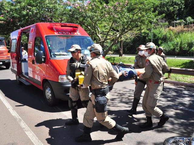  Acidente deixa mulher ferida,tumultua avenida e chama aten&ccedil;&atilde;o at&eacute; do governador