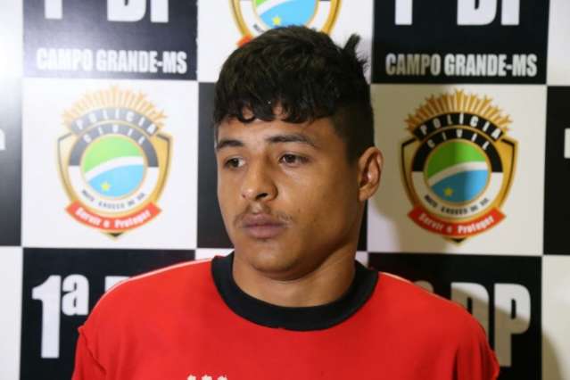 Preso 8 meses ap&oacute;s crime, assassino diz: "se n&atilde;o matasse, ele ia me matar"