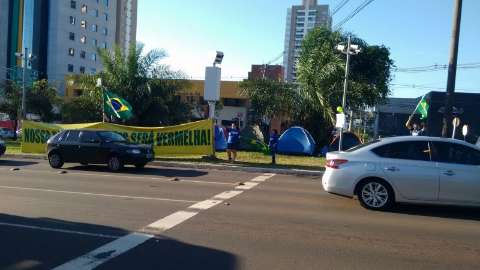 Grupo acampa na Afonso Pena e espera carreata contra Dilma