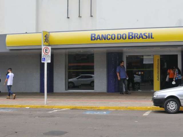 Em MS, 2,6 mil t&ecirc;m at&eacute; o fim do m&ecirc;s para sacar os R$ 880 de abono salarial 