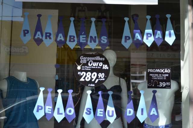 Com&eacute;rcio aposta em promo&ccedil;&otilde;es e vendas crescem 12% no Dia dos Pais
