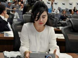 Mara Caseiro, do PSDB, na cadeira ocupada na Assembleia. (Foto: Luciana Nassar/ALMS).