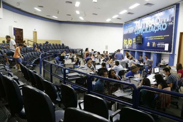 Central do IPTU tem movimento fraco e n&atilde;o forma filas neste s&aacute;bado
