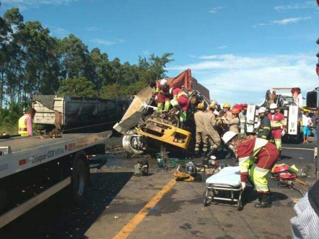 Sinaliza&ccedil;&atilde;o foi correta em trecho de acidente entre caminh&otilde;es, segundo CCR