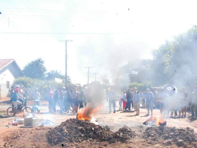  Sem a presen&ccedil;a de secret&aacute;rio, moradores encerram protesto na Vila Nasser 