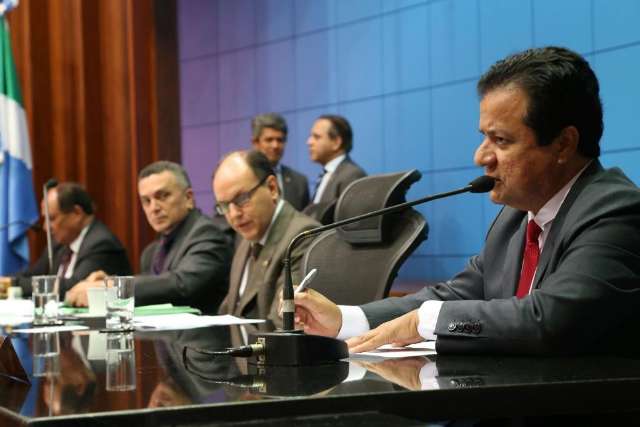 Deputados pro&iacute;bem a venda de linha mais forte que cerol em MS