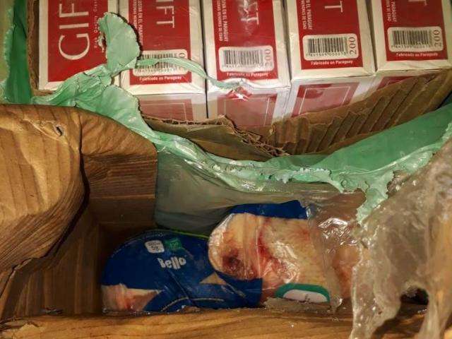 Caminh&atilde;o de frango congelado levava 50 mil pacotes de cigarro para o Rio