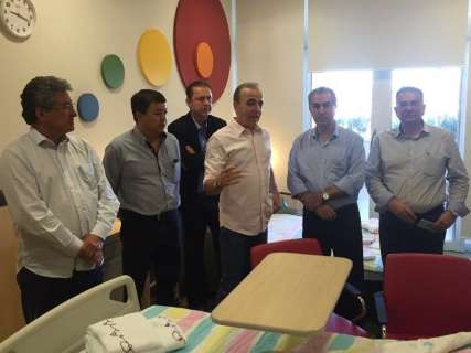 Em Barretos, governador estuda convênio com Hospital do Câncer 