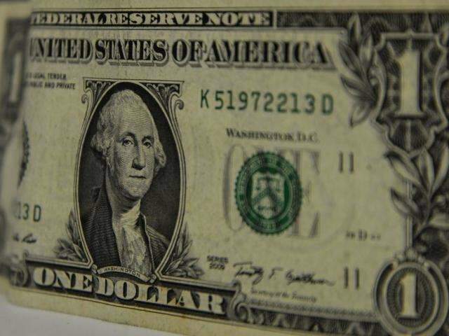 D&oacute;lar termina ter&ccedil;a-feira praticamente est&aacute;vel, cotado a R$ 3,74