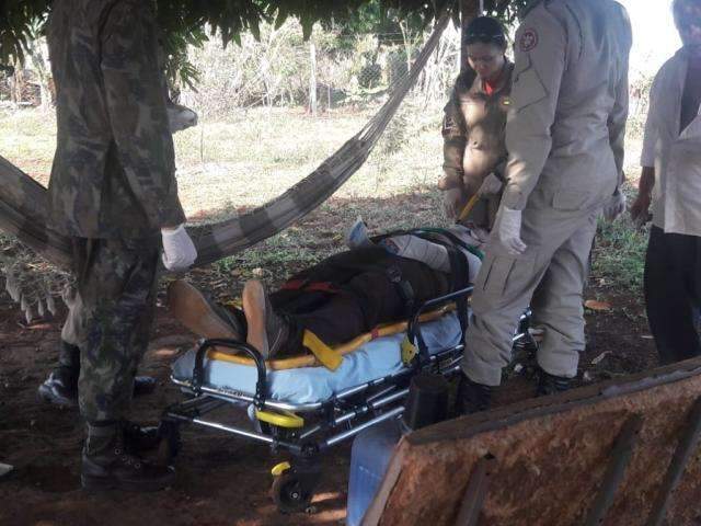 Ferido depois de assalto, motorista de aplicativo pede socorro em ch&aacute;cara