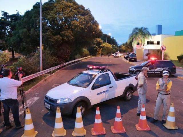 Em reconstitui&ccedil;&atilde;o, policial reafirma que matou em leg&iacute;tima defesa