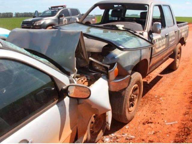 Beb&ecirc; de 4 meses e padrasto morrem em acidente entre caminhonete e carro 