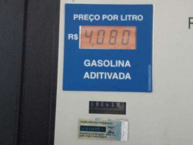 Pre&ccedil;o do litro da gasolina chega a R$ 4 em cidades de MS ap&oacute;s alta