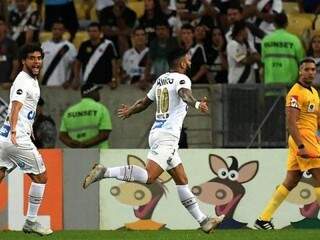 Gabriel comemora um de seus três gols contra o Vasco (Foto: Alexandre Durão / GloboEsporte.com)