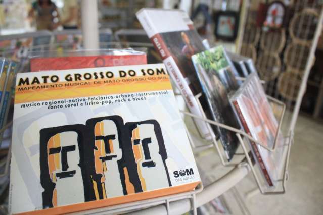 Prateleira musical 100% sul-mato-grossense tem CDs de R$ 36 a R$ 4,90