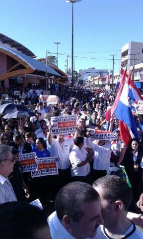 Com&eacute;rcio da fronteira fecha as portas para protestar contra redu&ccedil;&atilde;o de cota