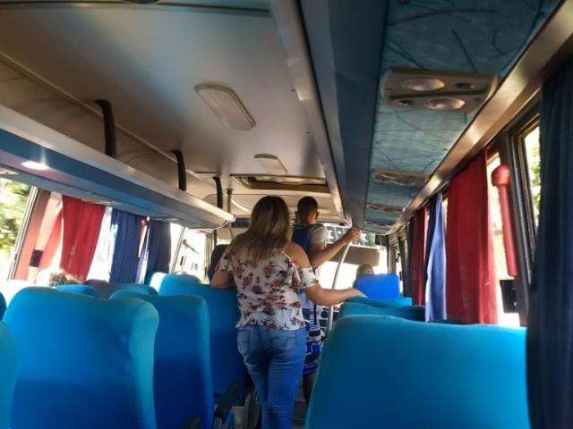 Aos solavancos, passageiro enfrenta calor e barulho em viagem de 45 km