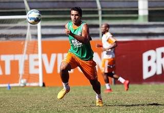 Volante Jean em treino pelo Fluminense, onde tem contrato até 2017. (Foto: Nelson Peres/Fluminense)