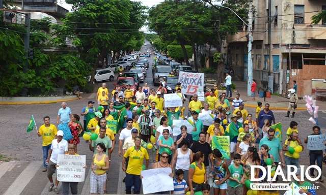 Manifesta&ccedil;&atilde;o contra o Governo re&uacute;ne 120 pessoas em Corumb&aacute; 