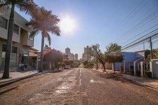 O dia amanheceu com céu claro em Campo Grande e previsão é de calor em todo Estado. (Foto: Fernandes Antunes) 