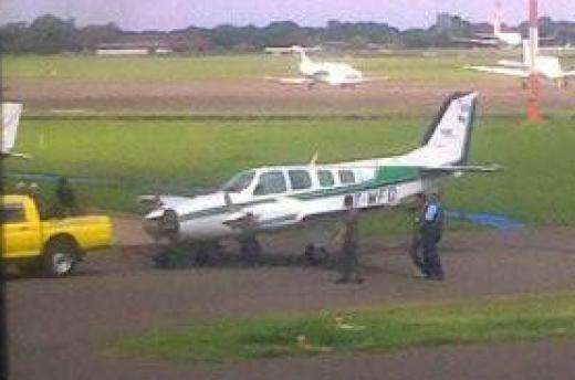 Secret&aacute;rio de Seguran&ccedil;a estava em avi&atilde;o que fez pouso de emerg&ecirc;ncia