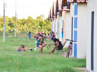 Ao todo, 13 casas foram invadidas pelas famílias. (Foto: João Garrigó)