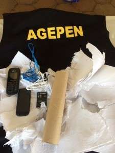 Visitantes tentam entrar em pres&iacute;dio com celulares dentro de rolos de papel