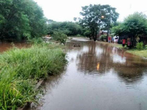  Chuva de 101 mil&iacute;metros deixa casas alagadas no interior de MS 