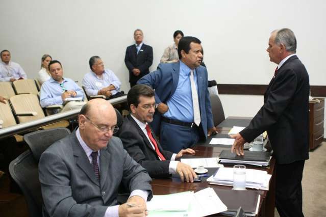 Deputados estaduais come&ccedil;am a discutir composi&ccedil;&atilde;o da CPI da Sa&uacute;de