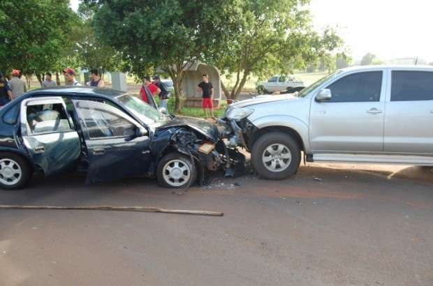 Acidente entre dois ve&iacute;culos deixa idoso de 86 anos ferido