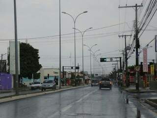 Chuva na manhã deste domingo, dia 20. Registro é da Avenida Júlio de Castilho. (Foto: Marcos Ermínio).