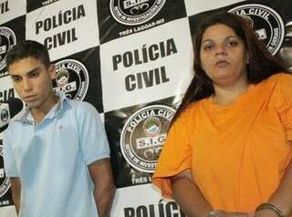 José Leandro, quando foi preso pela Polícia. A mulher ao lado também foi presa na época acusada de ter dado abrigo para José e o menor depois do crime. (Foto: Guta Rufino/Perfil News)