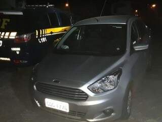 Ap&oacute;s persegui&ccedil;&atilde;o, pol&iacute;cia prende dois e resgata casal mantido em cativeiro 