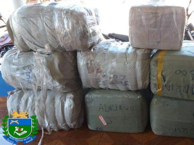 Oito fardos de produtos paraguaios ilegais s&atilde;o apreendidos em &quot;batida&quot; da PM