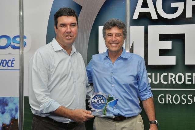 Eduardo Riedel &eacute; homenageado na Feira Agrometal por investimento da CNA