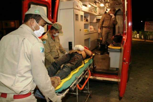  Dois jovens s&atilde;o esfaqueados na frente de casa noturna de Coxim