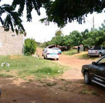 Pastor esfaqueia adolescente em briga por som alto em acampamento cigano